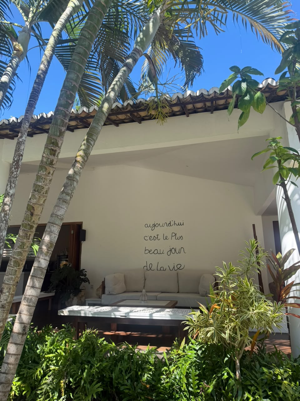 Varanda e área de convivência da Casa Majika